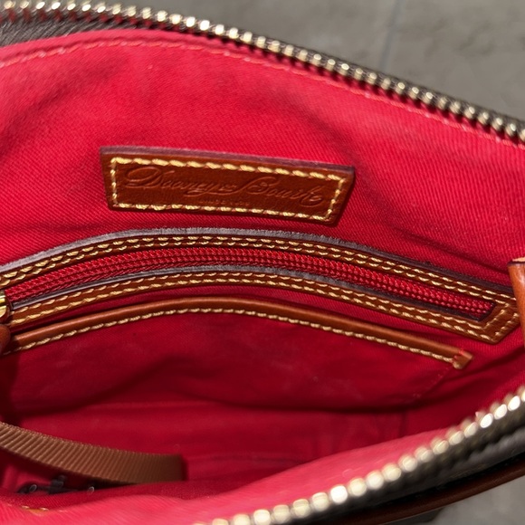 Dooney & Bourke NWOT Gretta Letter Carrier Crossbody Logo - Picture 5 of 7